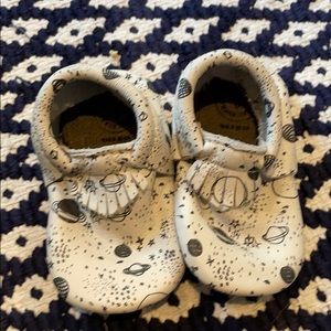 Freshly Picked mini soles size 5